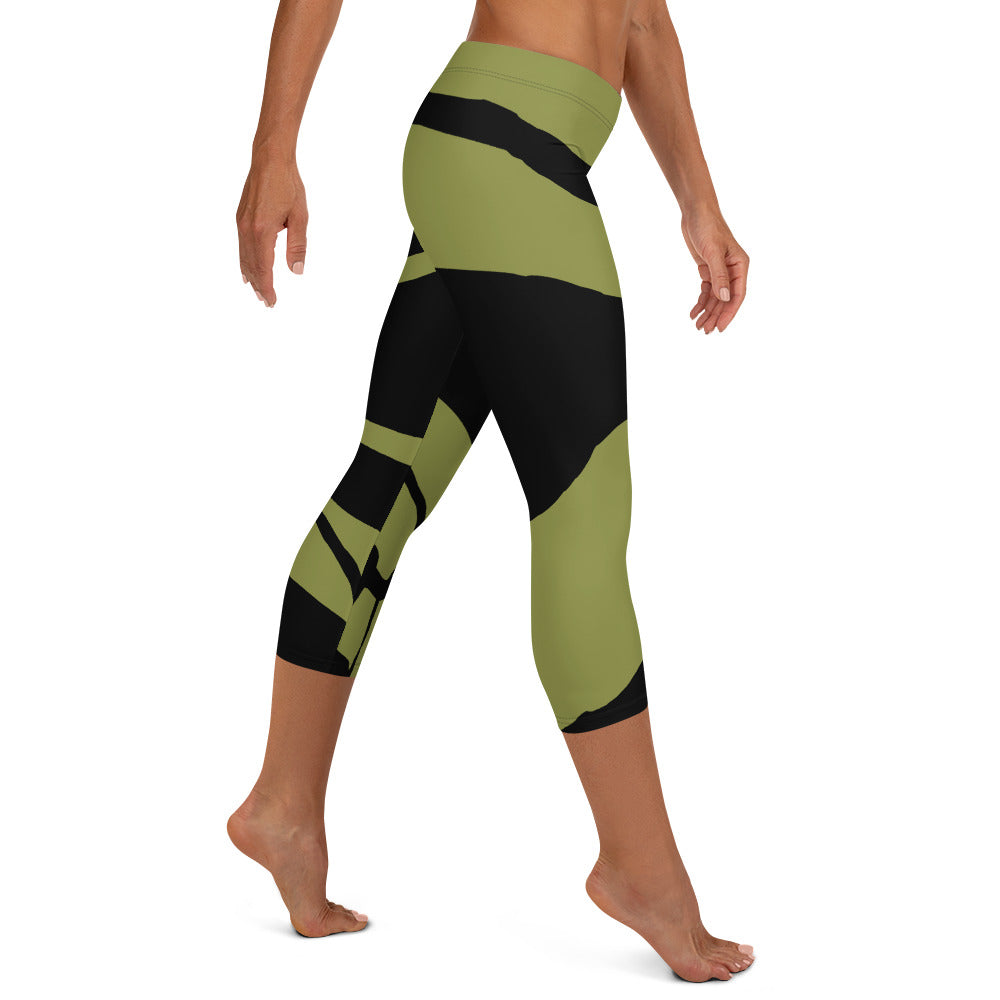 all-over-print-capri-leggings-white-right-677d282868f14.jpg