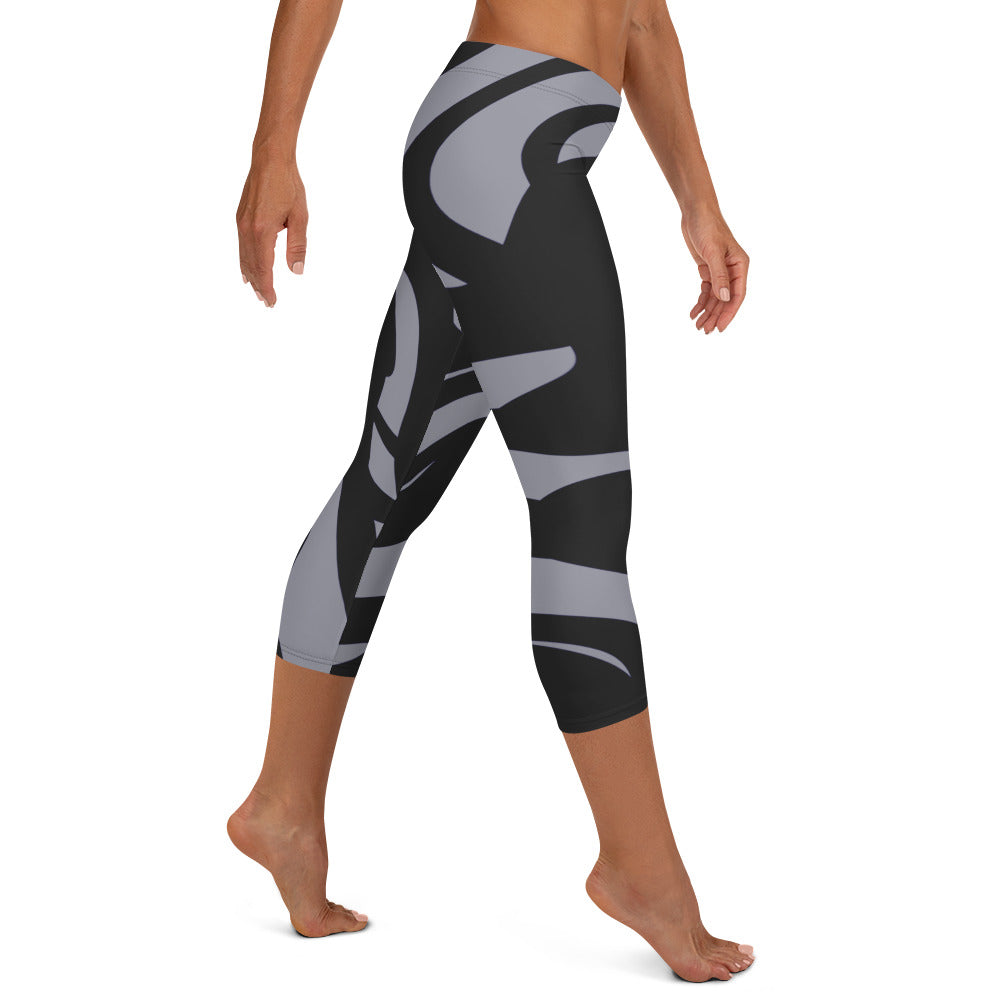 all-over-print-capri-leggings-white-right-677e3e1528107.jpg