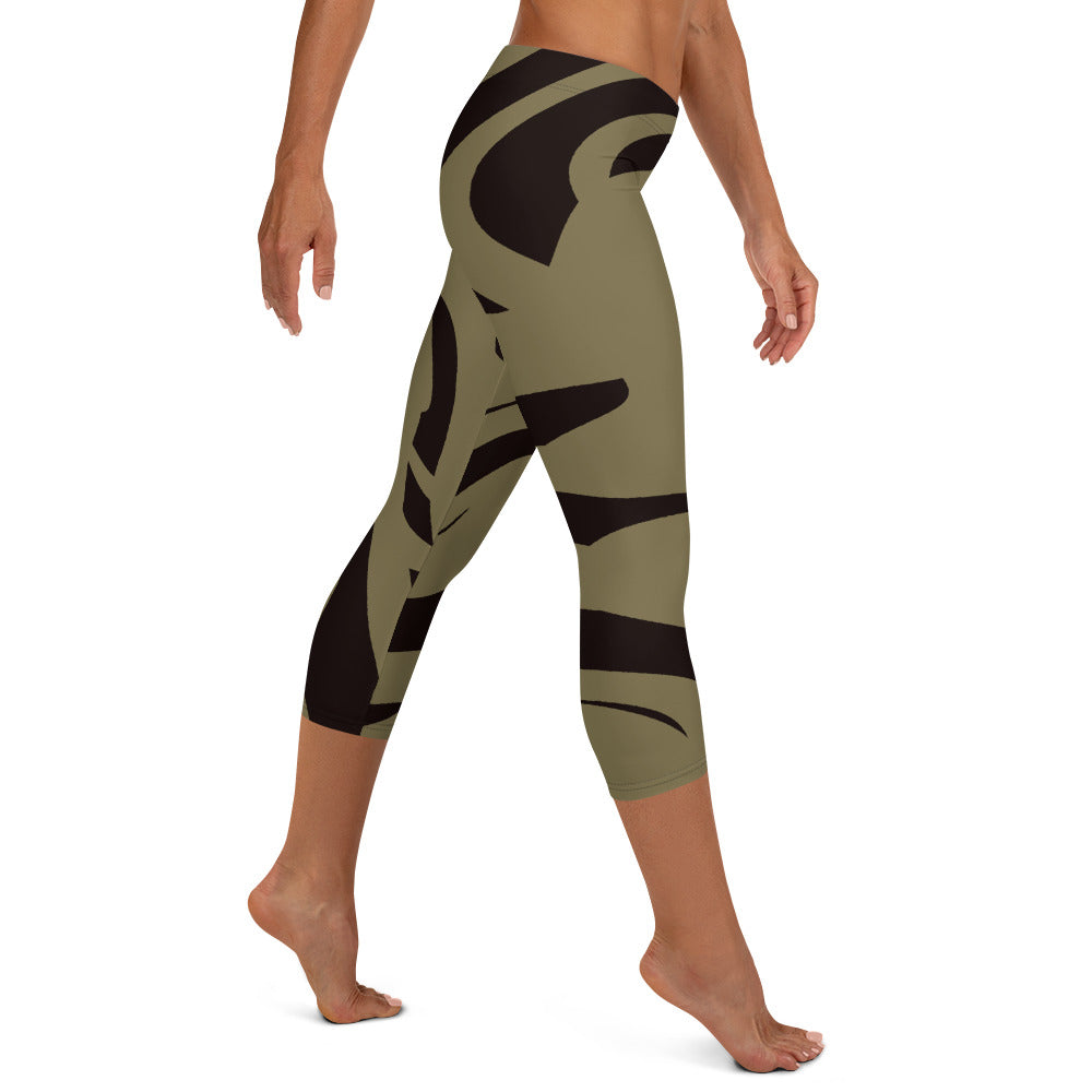all-over-print-capri-leggings-white-right-677e405a0cdd0.jpg