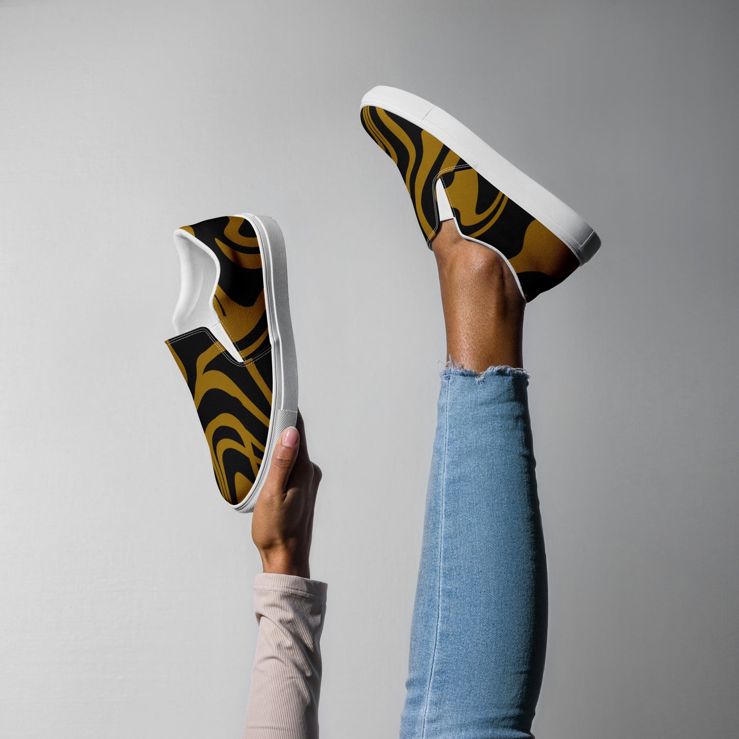 womens-slip-on-canvas-shoes-white-right-670e03601078a.jpg